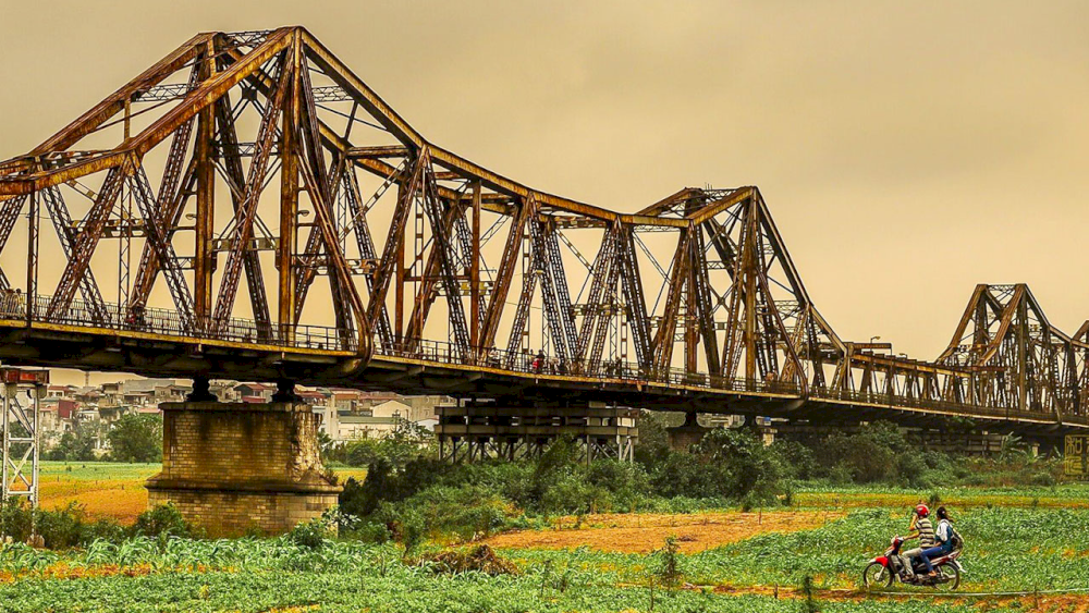 Long Bien Bridge has a strong French colonial architecture influence